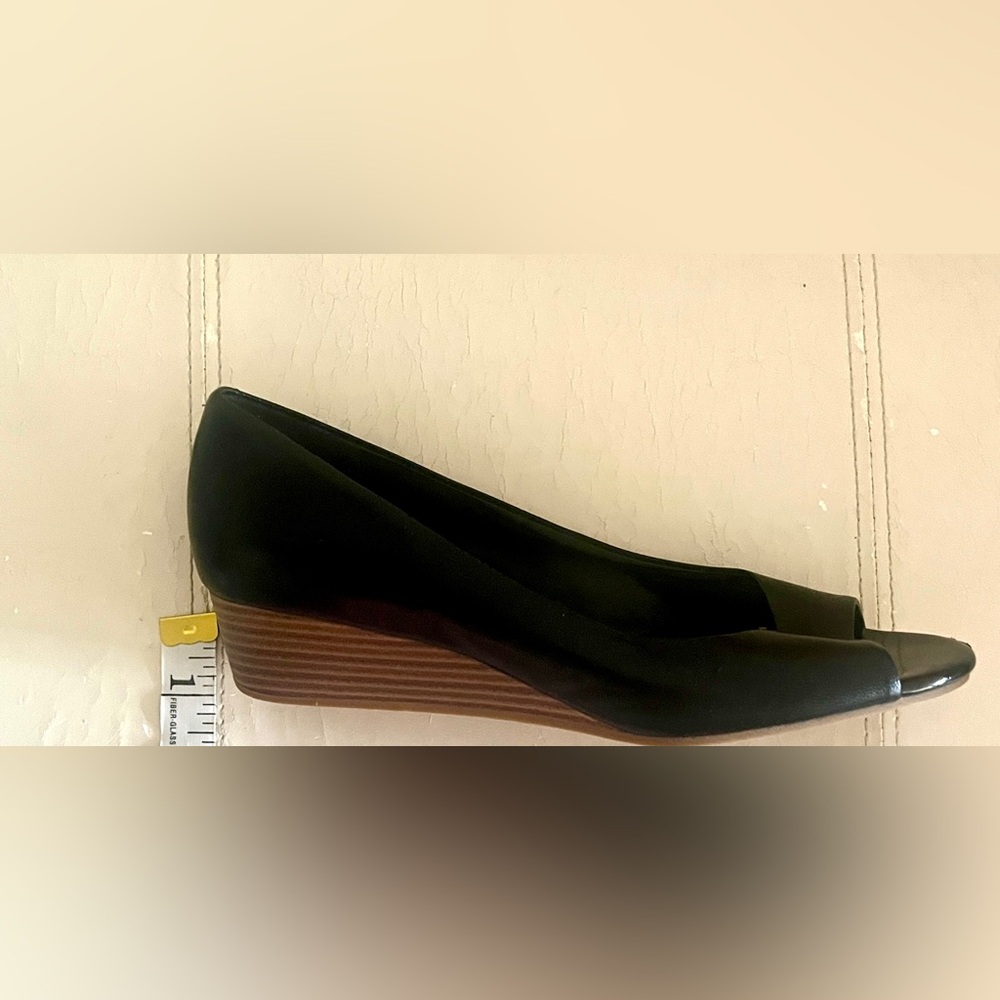 Cole Haan Elsie Black Leather Peep Toe Wedges size 7 B - Picture 7 of 9